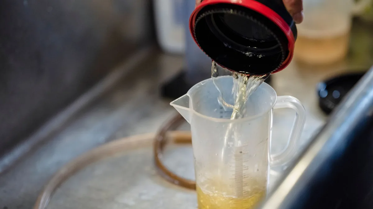 How to Descale an Ice Maker With Vinegar