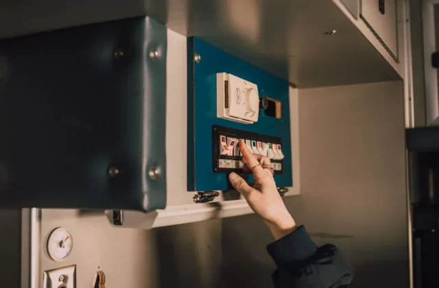 How to Reset an Ice Maker (When and How)
