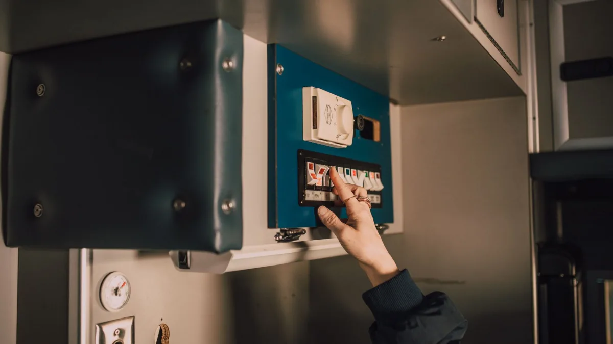 How to Reset an Ice Maker (When and How)